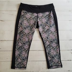 FULL TILT | Sport Capri Leggings | Small